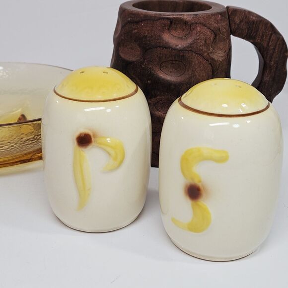 Vtg Hull Ceramic Yellow Daisy Sunflower Petals / Banana Salt & Pepper Shaker Set - Picture 8 of 10
